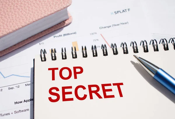 Top Secret Text Skriven Anteckningsblock Med Penna Finansiella Dokument — Stockfoto