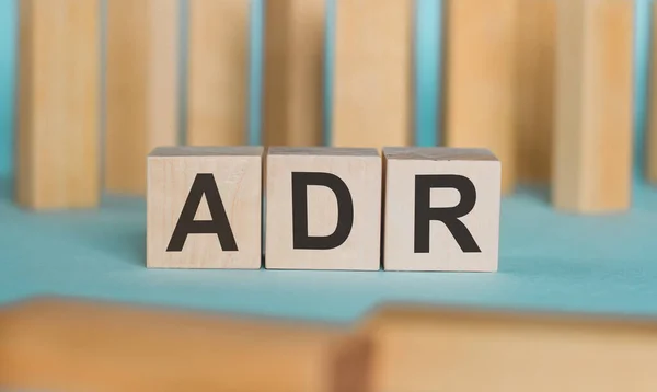 Die Abkürzung Adr Adverse Drug Reaction Steht Auf Holzklötzen Vor — Stockfoto