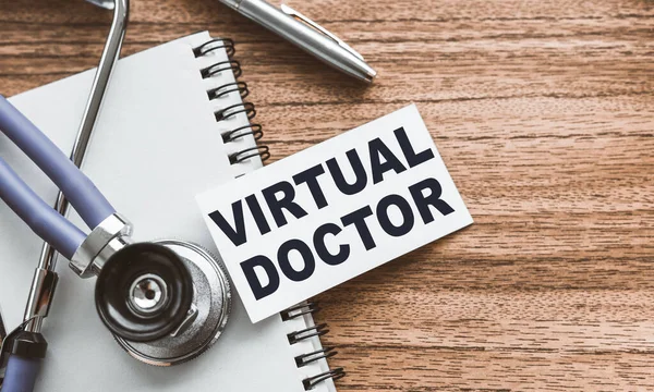 Doctor Virtual Texto Tarjeta Visita Mesa Madera Con Estetoscopio Tarjeta — Foto de Stock
