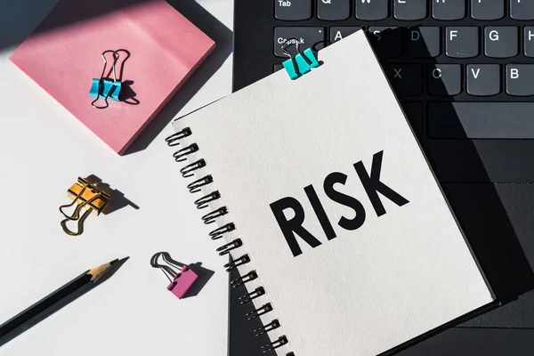 Notitieboek Met Tools Notities Risk Ligt Laptop — Stockfoto