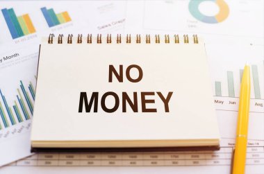 Finansal grafikler, çizelgeler ve para olmayan bir not. Nüfus arasında bedava para eksikliği ve bunu biriktirme yetersizliği konsepti