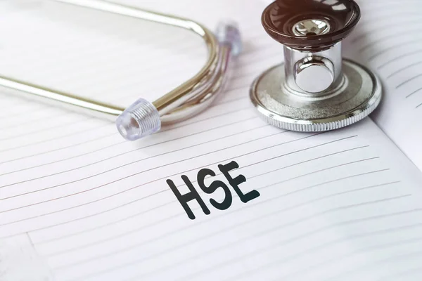 Hse Salud Seguridad Medio Ambiente Texto Una Tarjeta Médica Junto — Foto de Stock