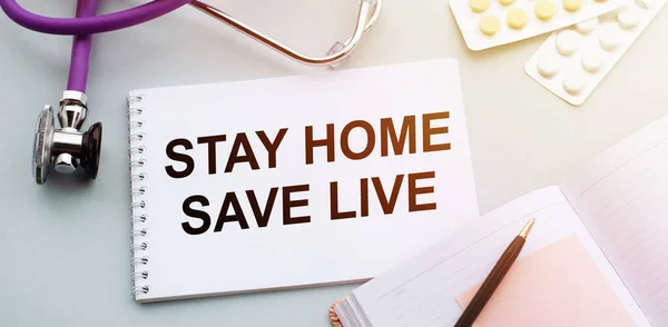 Estetoscópio Comprimidos Caderno Com Stay Home Live Palavra Mesa Médica — Fotografia de Stock