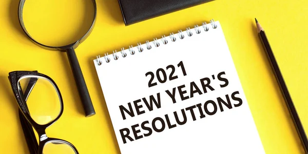 Bloc Notas Con Texto 2021 Resoluciones Año Nuevo Sobre Fondo — Foto de Stock