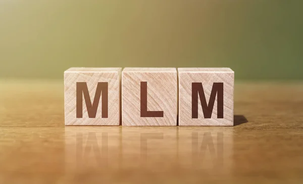 Mlm Multi Level Marketing Wort Auf Holzklötzen Auf Holztisch Geschrieben — Stockfoto