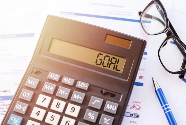 Word Goal Auf Der Anzeige Eines Rechners Für Finanzdokumente — Stockfoto