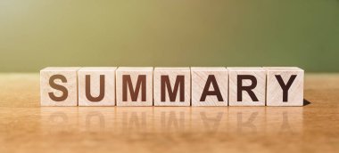 Tahta masadaki tahta bloklara yazılmış bir kelime. Tasarımınız için kavram.