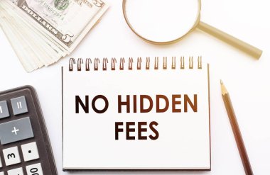 Gizli Ödemeler Yok - Ofis arka planına sahip bir deftere yazılmış metin.