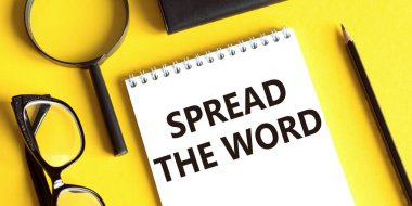 Araçlar ve Notlar içeren Not Defteri Kelimeyi yayın