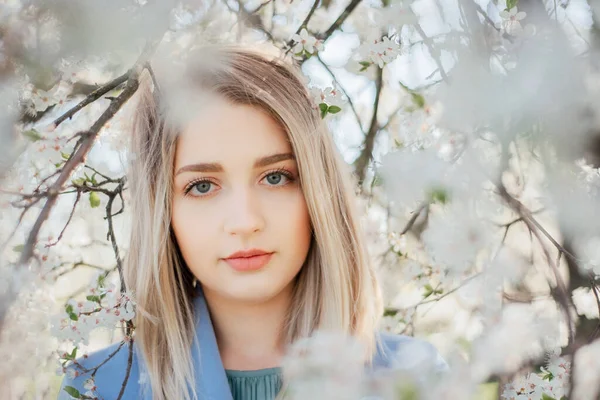 Outdoors Photo Beautiful Young Lady Garden Cherry Blossoms — Stock Photo, Image