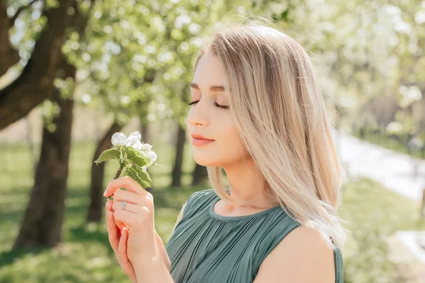 Sunny Sensual Portrait Beautiful Girl Who Sniffs Apple Tree Flower — Stock Photo, Image