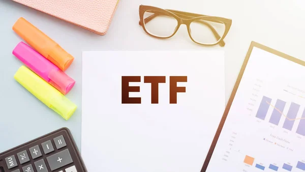 Texto Etf Exchange Traded Fund Notebook White Table Office Tools — Fotografia de Stock