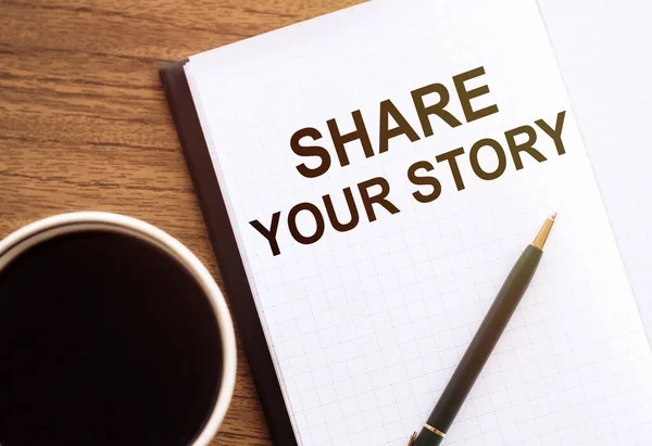 Share Your Story Tekst Notitieblok Houten Bureau — Stockfoto