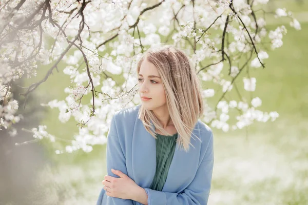 Portrait Young Blonde Woman Standing Apple Tree Spring Time — Stock Photo, Image