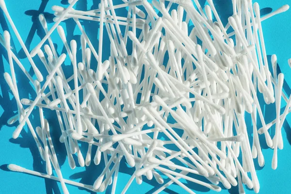 White Cotton Swabs Cotton Buds Seen Blue Background — Stock Photo, Image