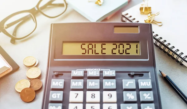 Word Sale 2021 Written Calculator Office Table — Stok fotoğraf