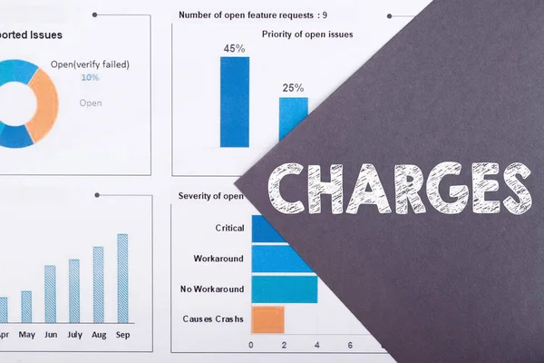 Mot Charges Est Écrit Sur Fond Gris Avec Diagrammes Graphiques — Photo