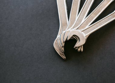 Birbirlerinde farklı boyutlarda anahtarlar var.