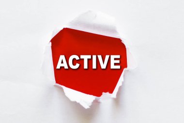 Aktif kelimeli beyaz yırtık kağıt.