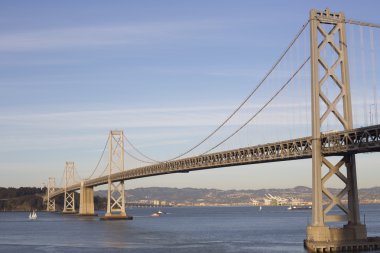 Gün batımında, San Francisco Körfezi Köprüsü