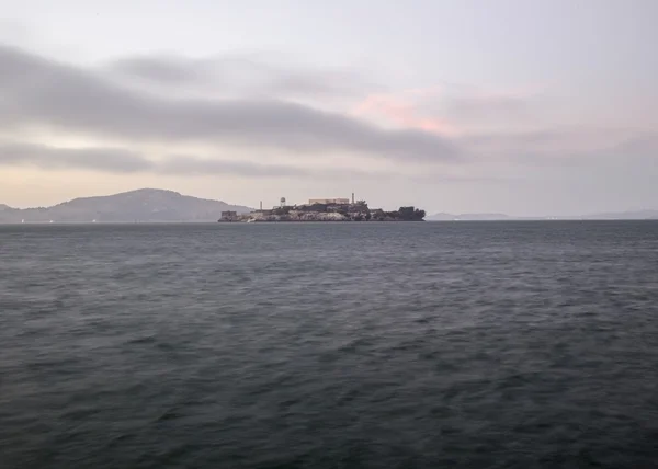 Ilha de Alcatraz e Baía de São Francisco — Fotografia de Stock