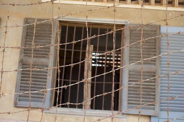 Είσοδος στο κύτταρο φυλακών Tuol Sleng — Φωτογραφία Αρχείου