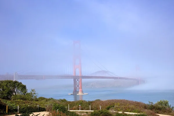 Golden Gate Bridge Over The Mist — Stock Photo, Image