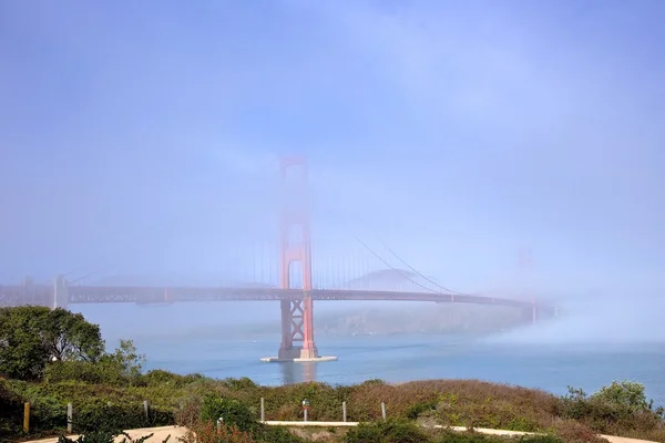 Misty Golden Gate Brug — Stockfoto