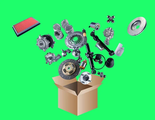 Yeşil ekranda izole kutudan uçan birçok yedek parça