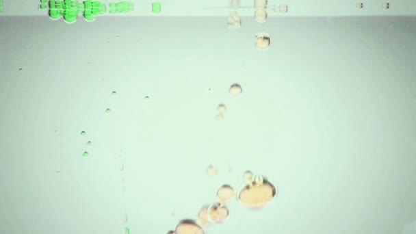 Liquide multicolore lumineux et coloré en mouvement. Lampe à lave .