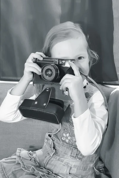 Girl making photo — Stock Photo, Image
