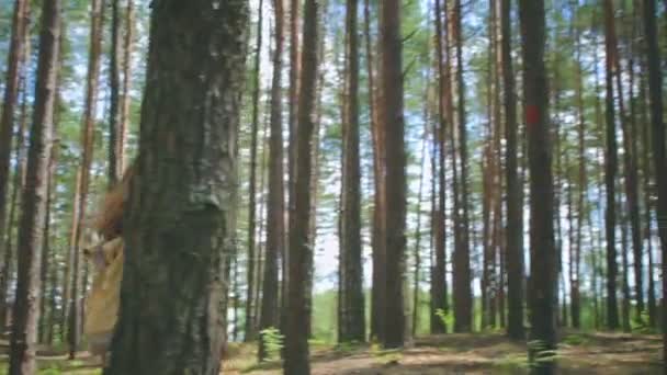 Young girl with a backpack in the woods — Stock Video