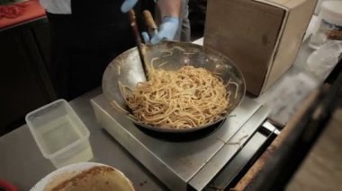 Erişte tavada kızartma