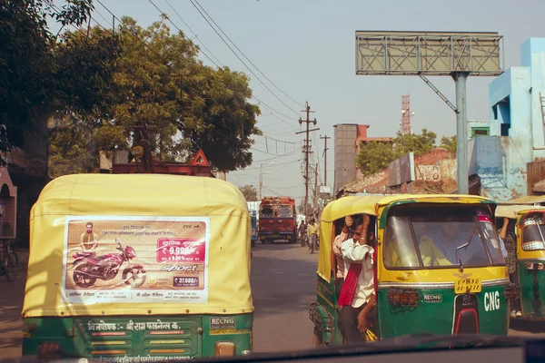 Delhi, Indie, zm. 16 października 2011: ruch na drodze — Zdjęcie stockowe