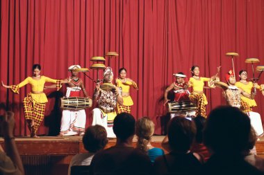 Kandy, Sri Lanka, 22 Ekim 2011: Kandyan dans performansı