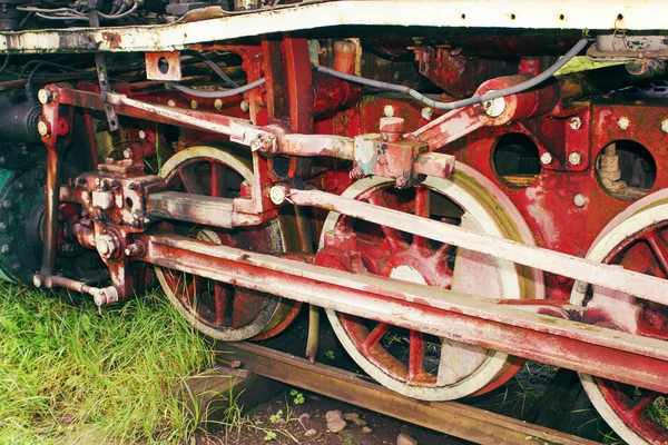 Locomotive vintage qui se tient sur les rails — Photo