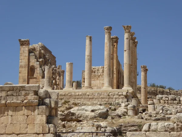 Columnas del Templo de Artemisa, Jerash, Jordania — Foto de Stock