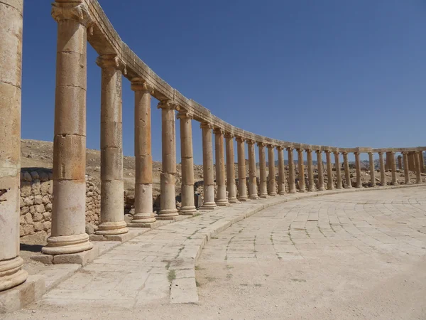 Forum (Oval Plaza) en Gerasa (Jerash), Jordania — Foto de Stock