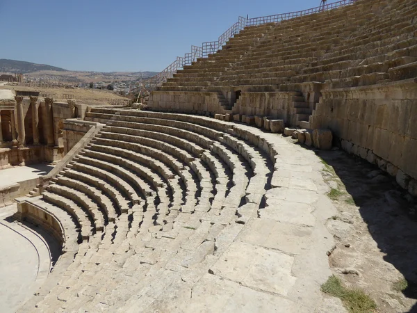 amfitiyatro: jerash içinde