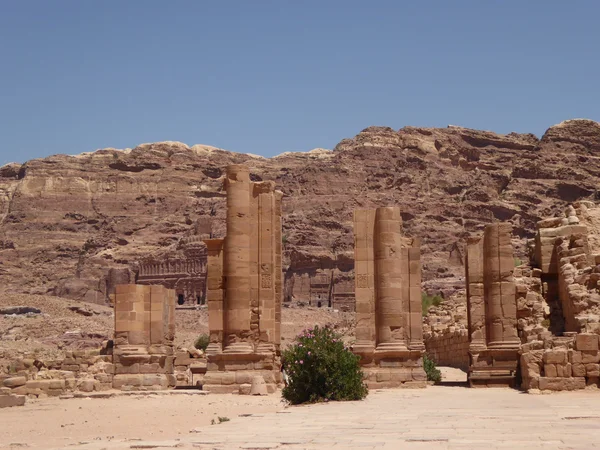 Ruínas romanas e Túmulos Reais em Petra, Jordânia — Fotografia de Stock