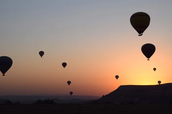 Balloon flying over Cappadocia, Turkey at sunrise — Stock Photo, Image