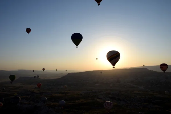 Balloon flying over Cappadocia, Turkey at sunrise — Stock Photo, Image