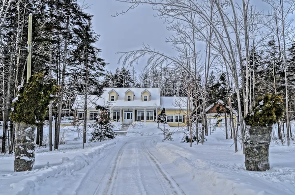 Maison de campagne tr hiver