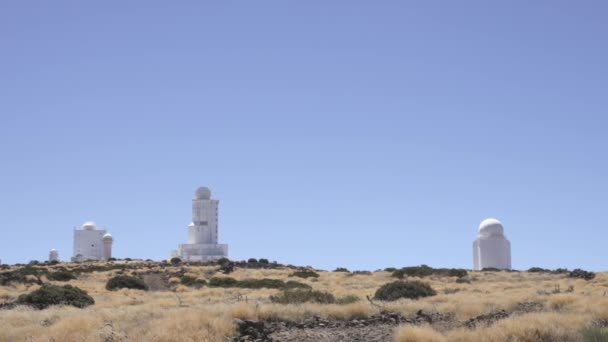 Обсерватория Тейде с солнечным телескопом и астрофизическим устройством для изучения Вселенной. Важное научное учреждение в Европе для передовых исследований. Тенерифе, Испания — стоковое видео