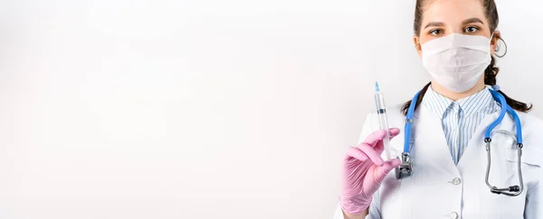 Una Giovane Dottoressa Con Cappotto Bianco Una Maschera Medica Guanti — Foto Stock