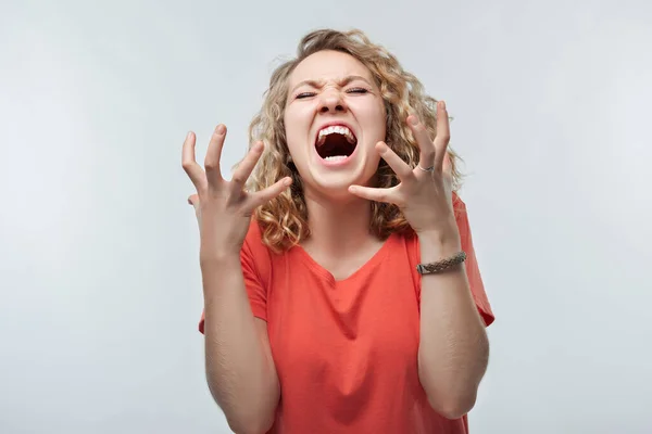 Angry Blonde Woman Curly Hair Casual Shirt Screaming Raising Hands — Stock Photo, Image