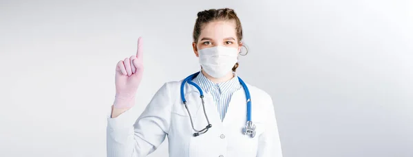 Una Giovane Bella Donna Medico Cappotto Bianco Guanti Sterili Rosa — Foto Stock