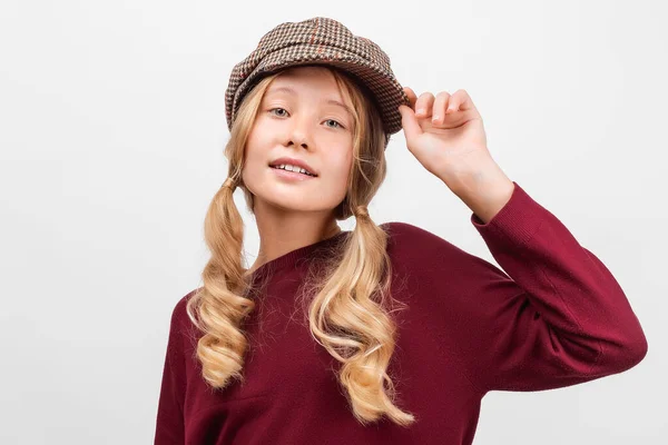 Mooi Blond Meisje Van Jaar Oud Met Capuchon Casual Trui — Stockfoto