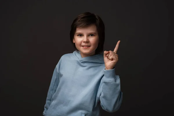 Portret Van Een Serieuse Jongen Van Jaar Oud Casual Kleding — Stockfoto