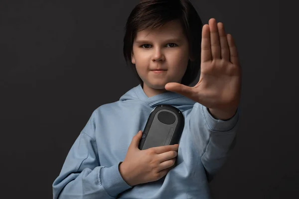 Rapaz Bonito Anos Idade Segurar Gamepad Jogar Videogames Com Mão — Fotografia de Stock